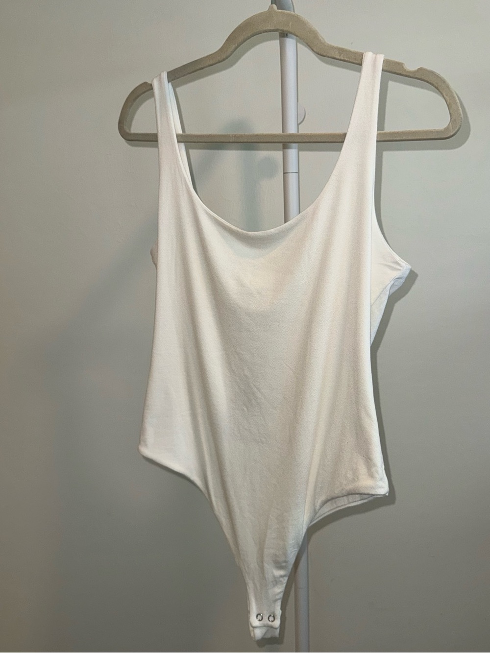 Naked Wardrobe Women’s White Scoop Neck Bodysuit NWT size XL
